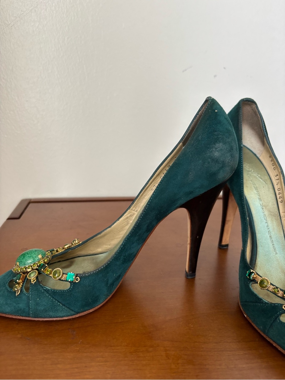 Giuseppe Zanotti Emerald Green Jeweled Suede Women’s Pumps - Picture 5 of 7